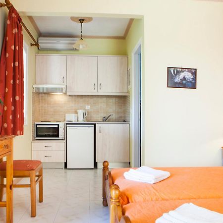 Tzivras Villa & Apartments Lászi Szoba fotó