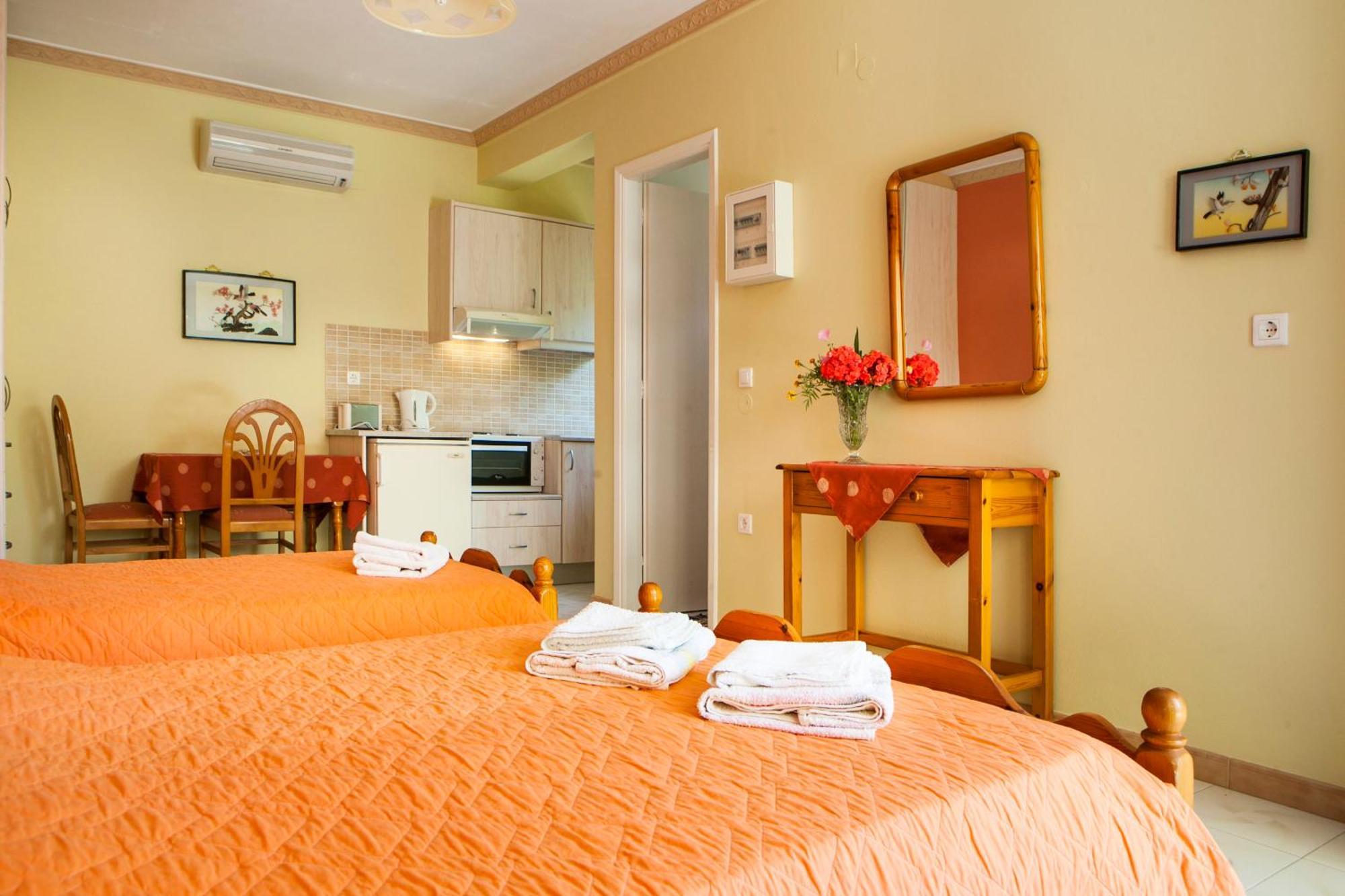 Tzivras Villa & Apartments Lászi Szoba fotó