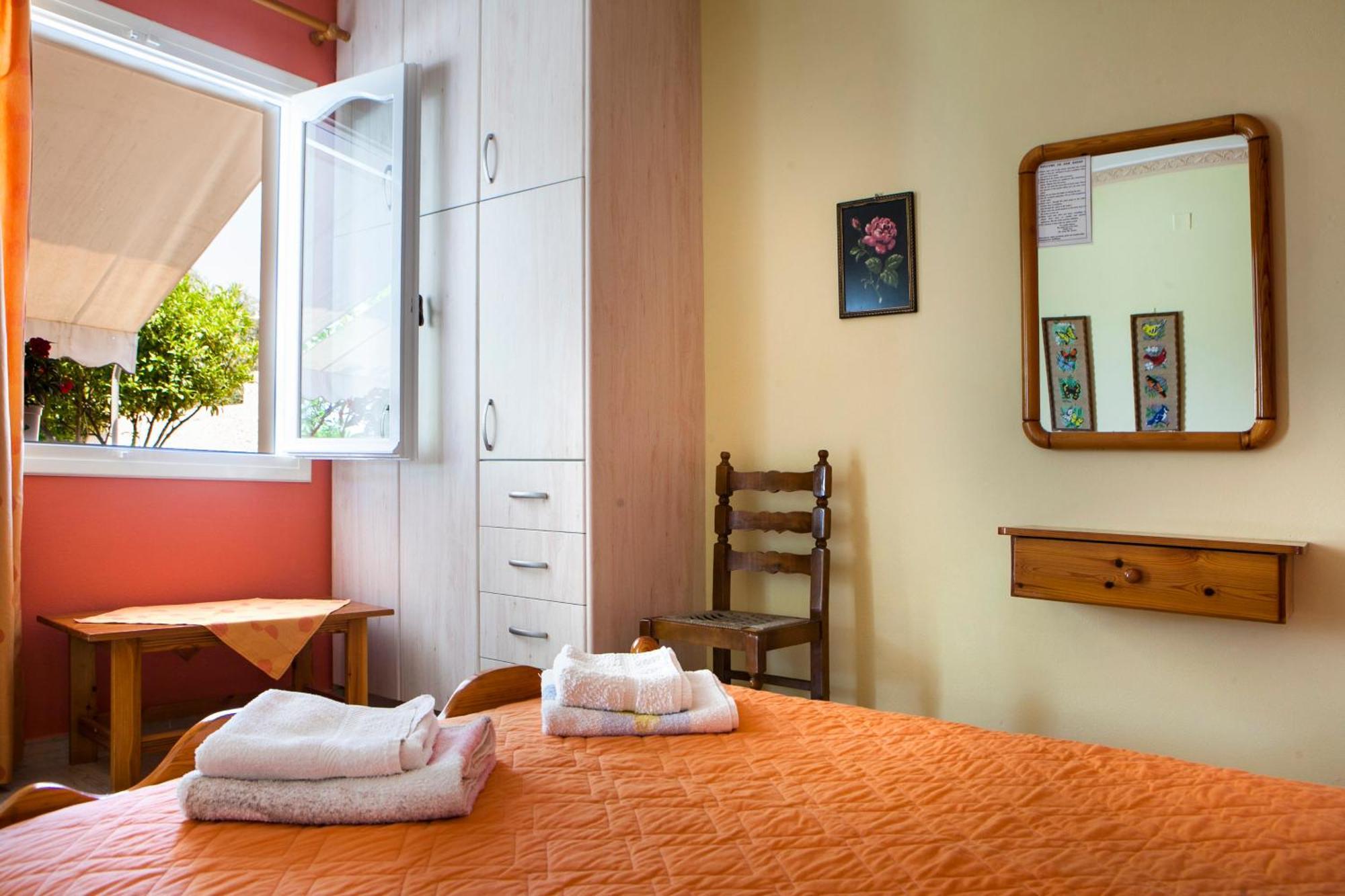 Tzivras Villa & Apartments Lászi Szoba fotó